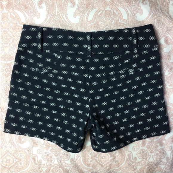 Ann Taylor Stretchy Shorts Navy White Patterned 2 - Picture 3 of 6